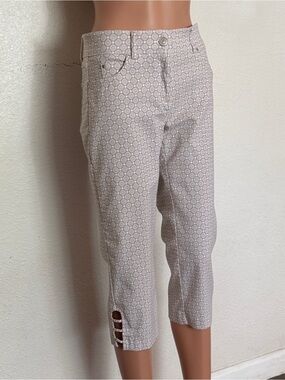 Verve Blues White & Tan Circle Print Capris Sz 8